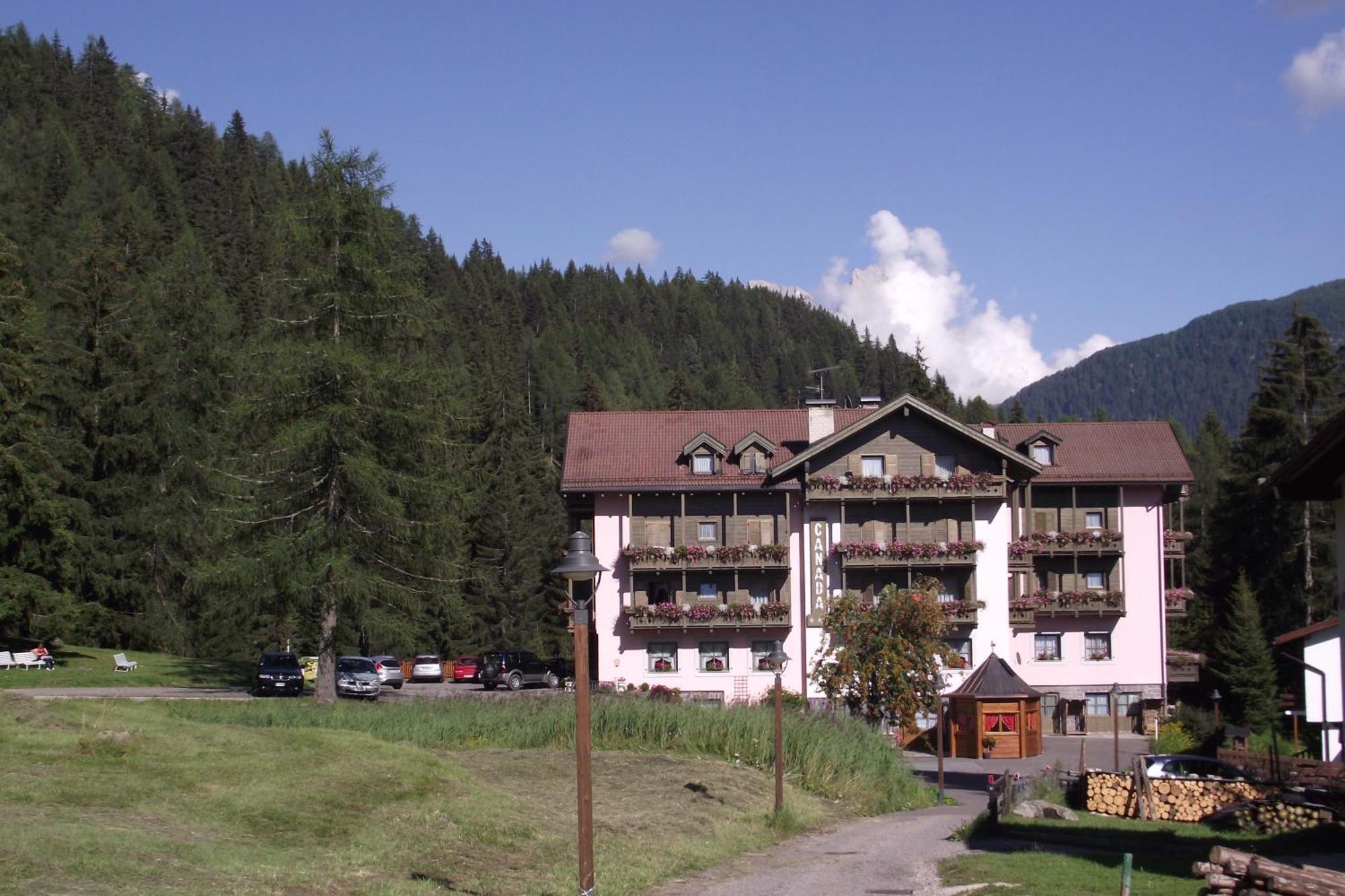 Hotel Canada Predazzo Exteriér fotografie