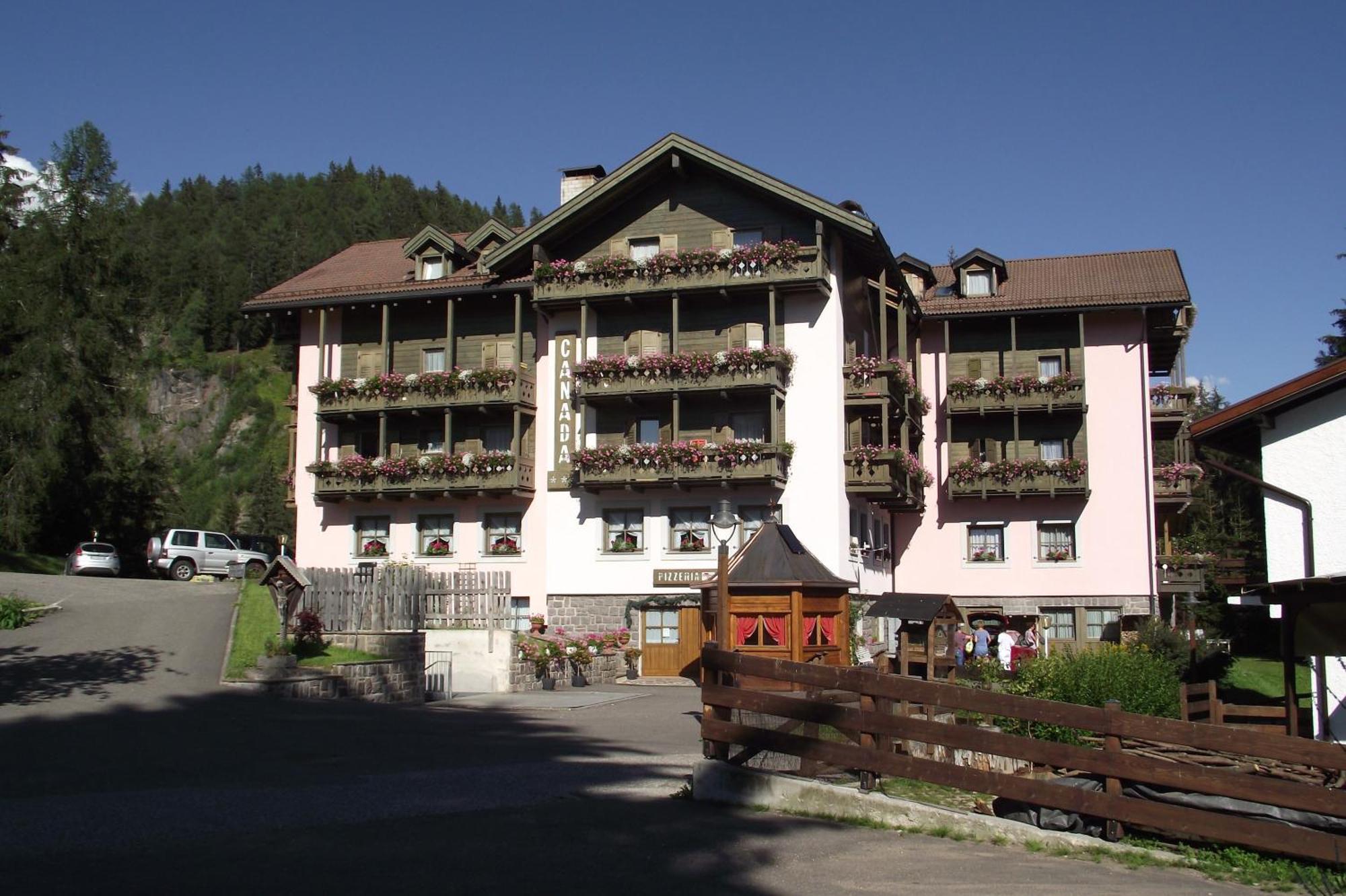 Hotel Canada Predazzo Exteriér fotografie