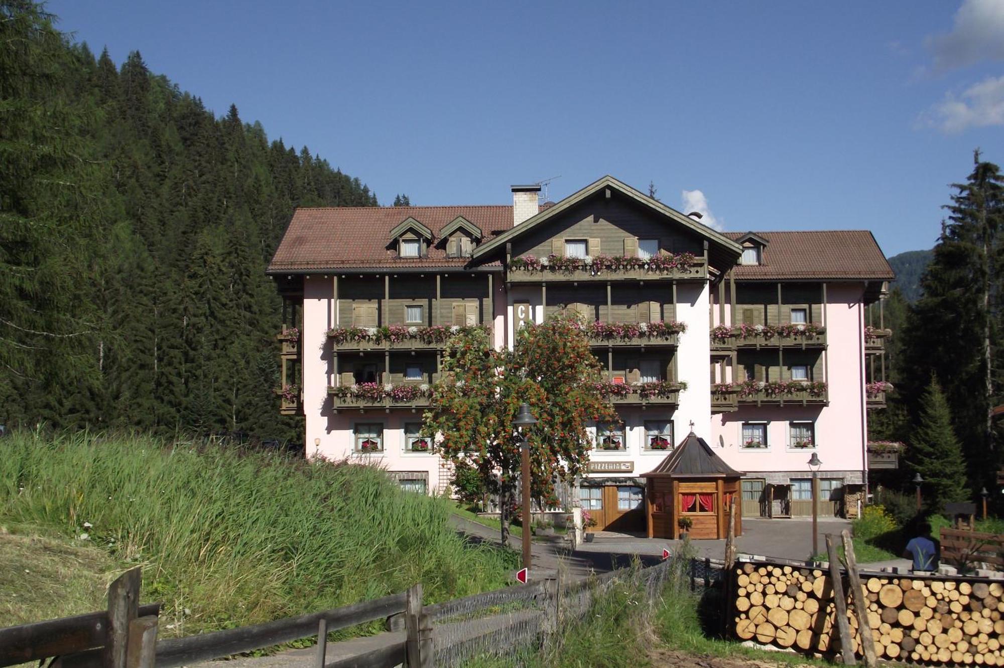 Hotel Canada Predazzo Exteriér fotografie
